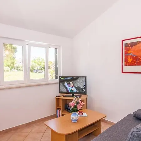 Malibu Apartment *